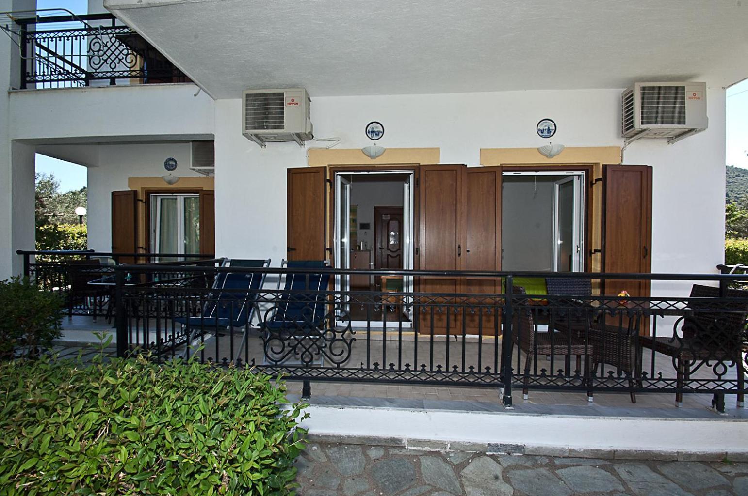 Pegasus Apartments Стафилос Екстериор снимка